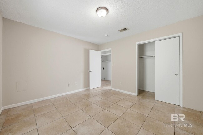 Building Photo - 6413 Schoel Ln