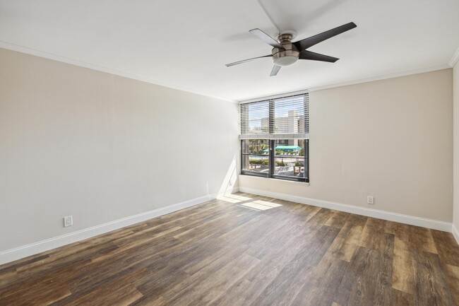 Building Photo - 4 Royal Palm Way