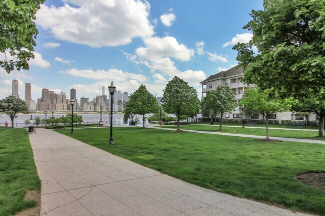 Building Photo - 360 Oswego Ct