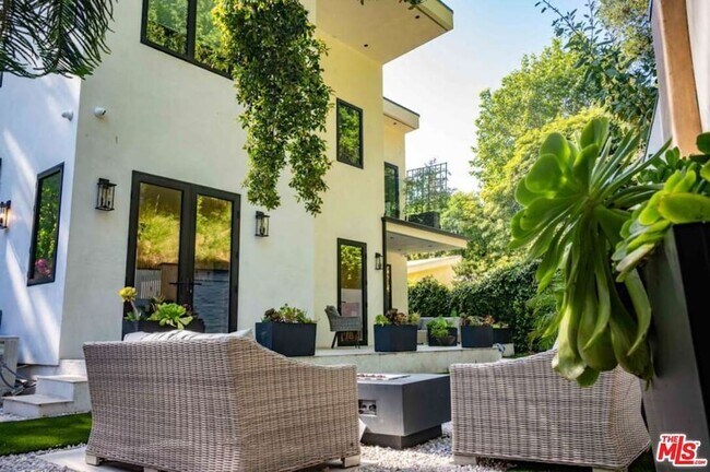 Building Photo - 1734 N Beverly Glen Blvd