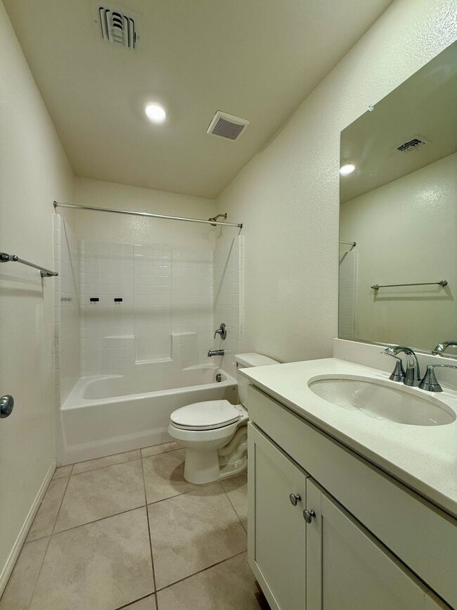 Building Photo - Beautiful Inspirada Townhome! 1/2 off first full month if leased by 5/15/26!
