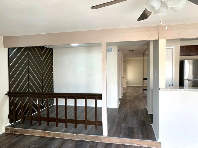 Building Photo - 12121 Bob White Dr