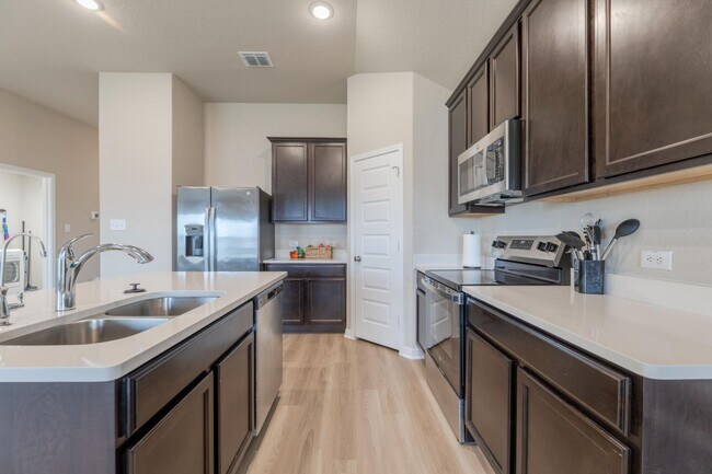 Building Photo - 3035 Selhurst St