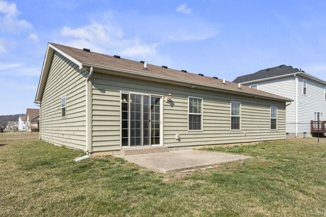 Building Photo - 3 bedroom 2 bath house for rent in abeautiful neighborhood.