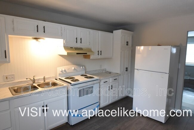 Building Photo - 1109 S Appleton Ave