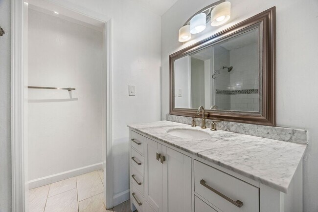Building Photo - 5711 Sugar Hill Dr