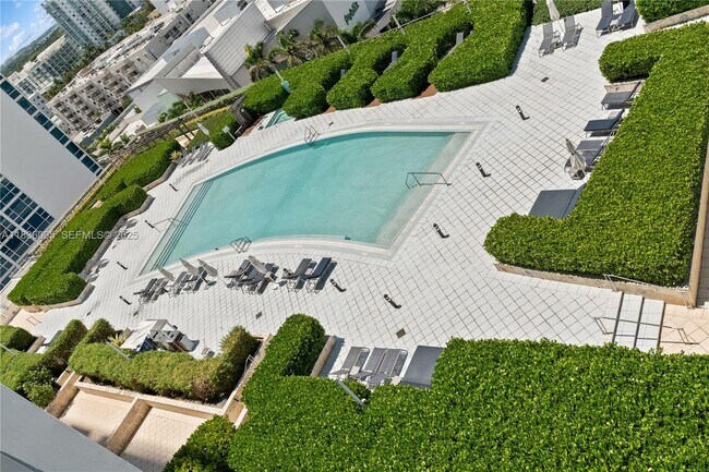 Building Photo - 6899 Collins Ave