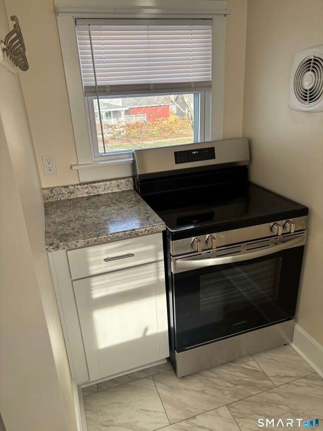 Building Photo - 95 Pennsylvania Ave