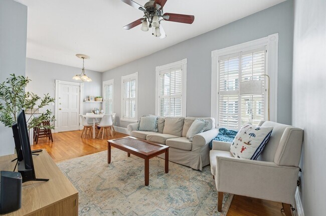 Building Photo - 627 E 6th St