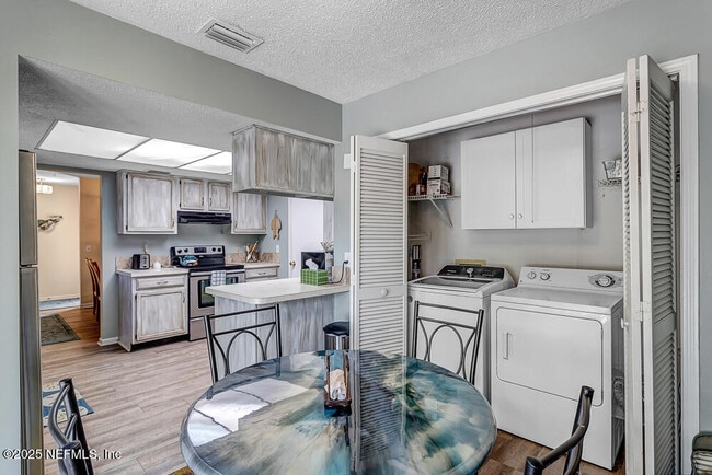 Building Photo - 1908 Sea Oats Dr