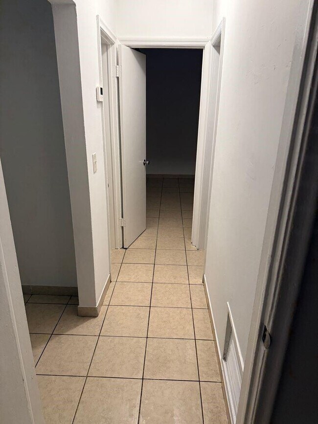 Building Photo - 890 NW 39th St