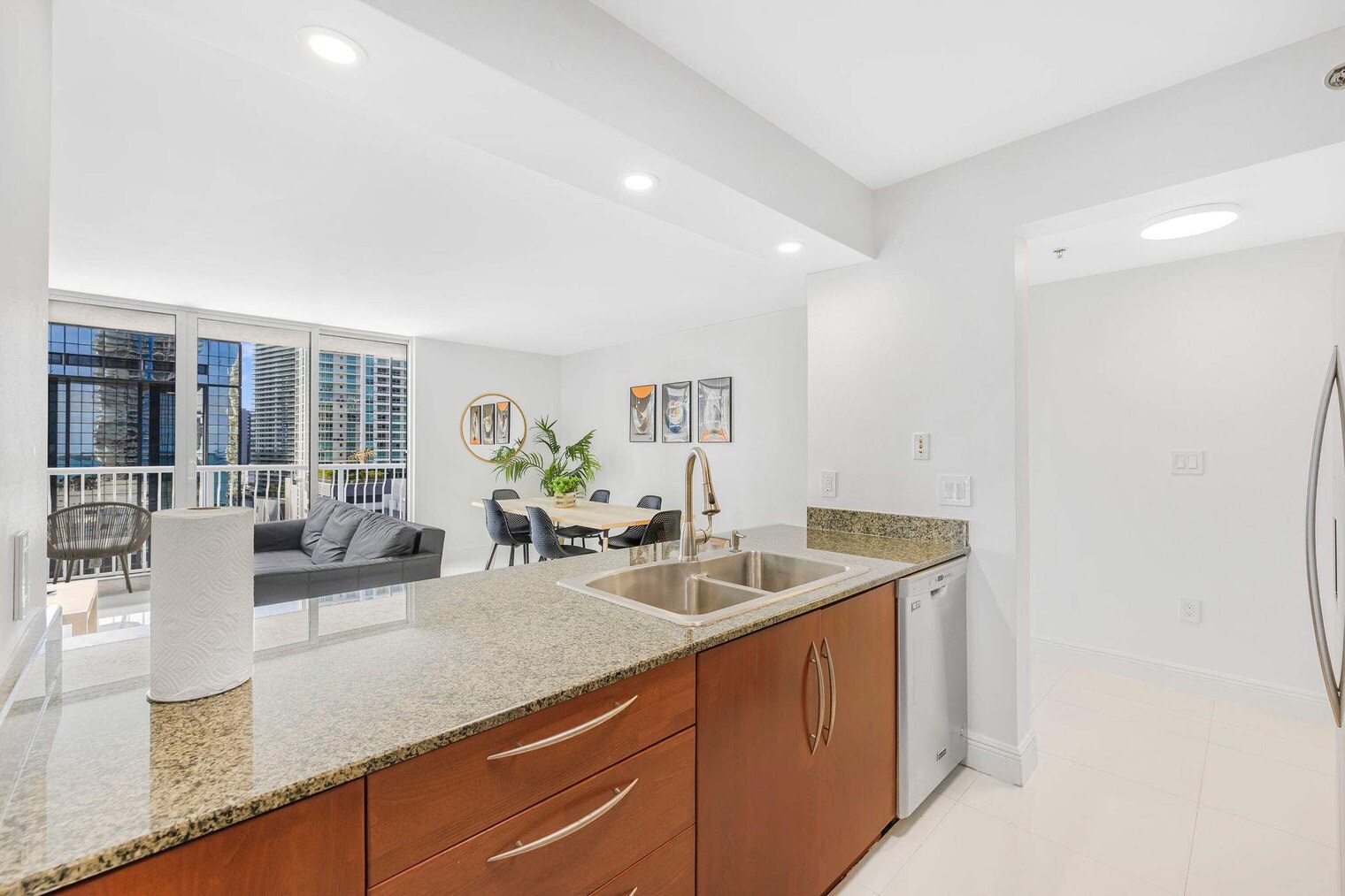 Building Photo - 1200 Brickell Bay Dr