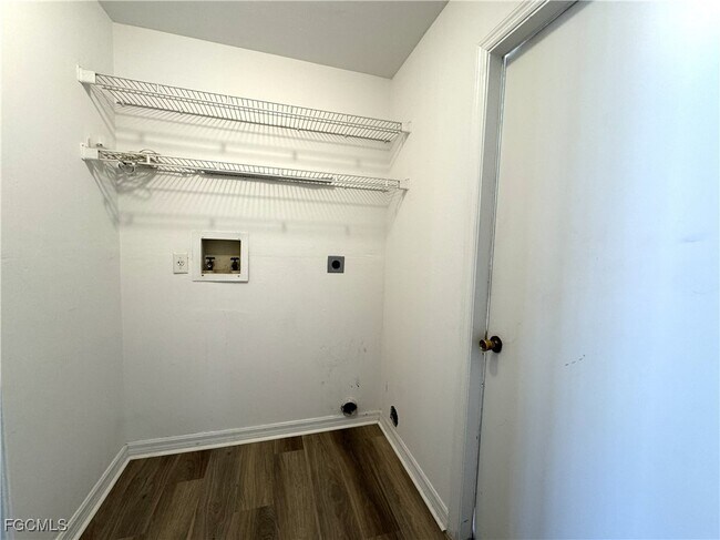 Building Photo - 2520 SW 11th Pl