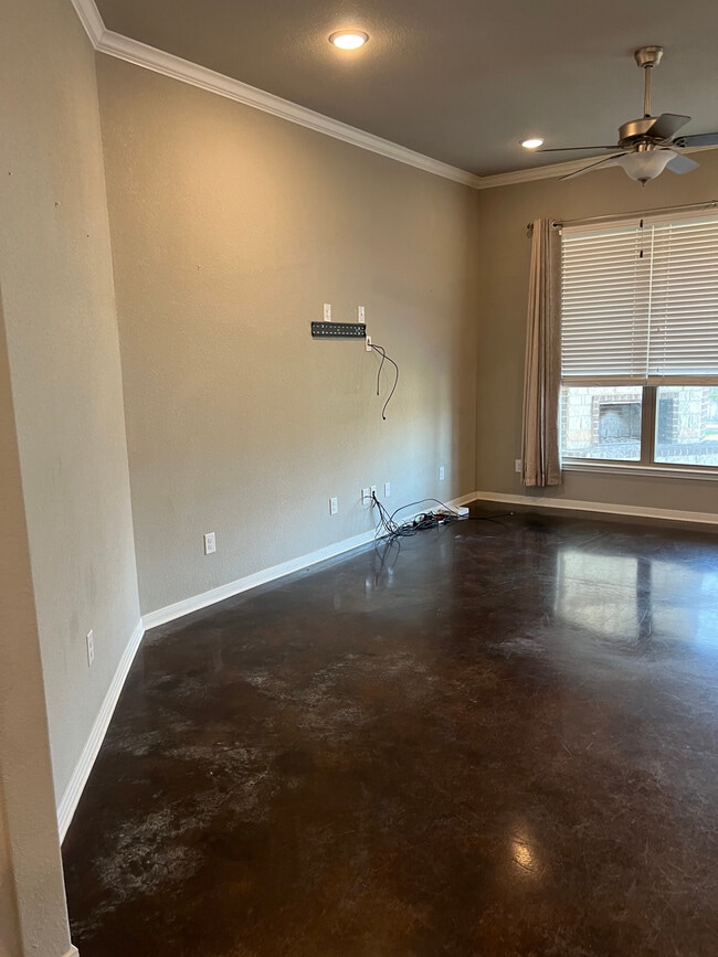 Building Photo - 8119 Redbrush