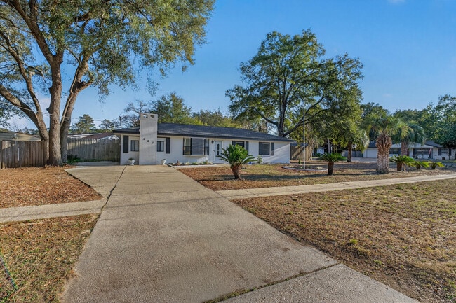 Building Photo - 420 Paradise Rd