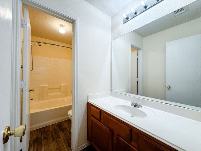 Building Photo - Adorable 2 bed, 2 bath home in Everman ISD