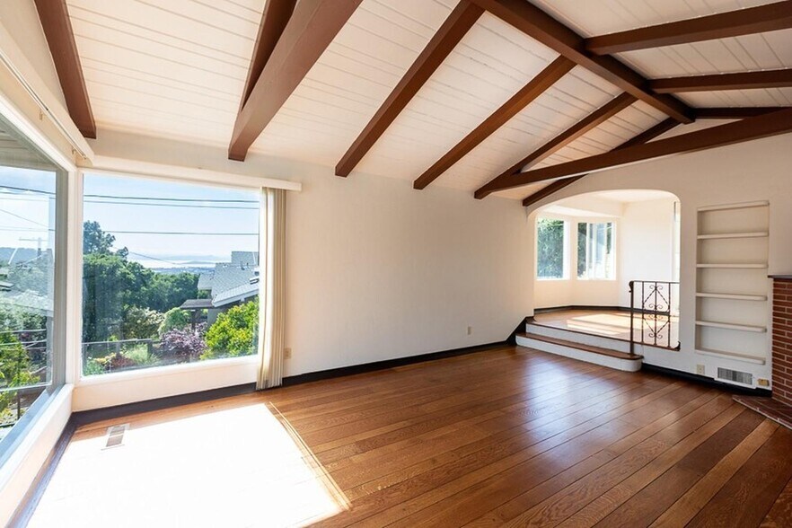 Building Photo - Elegant Kensington living with comfort, character, and scenic appeal