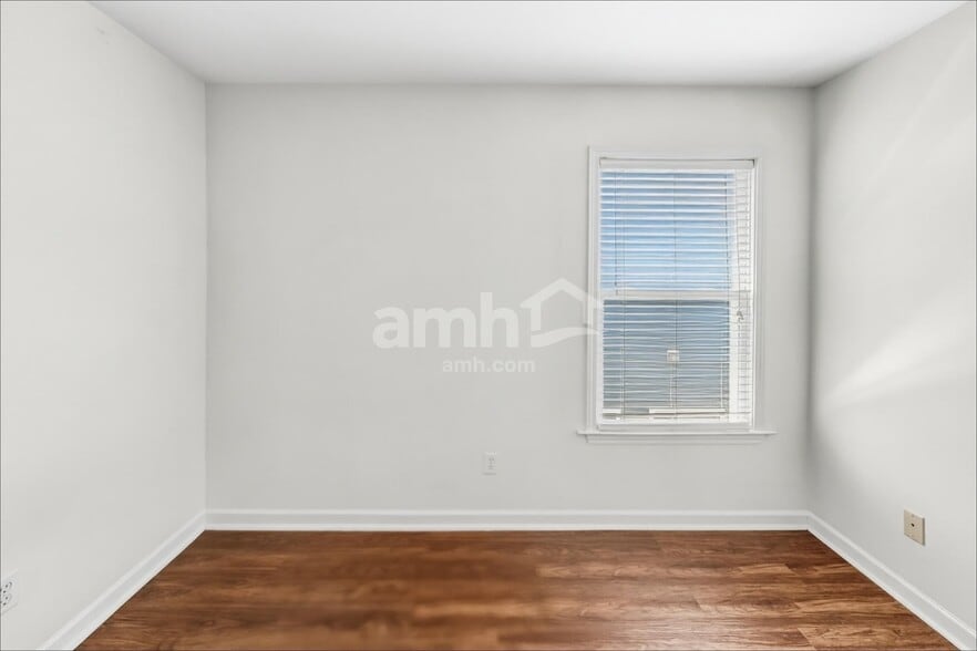 Building Photo - 5966 Armadale Dr