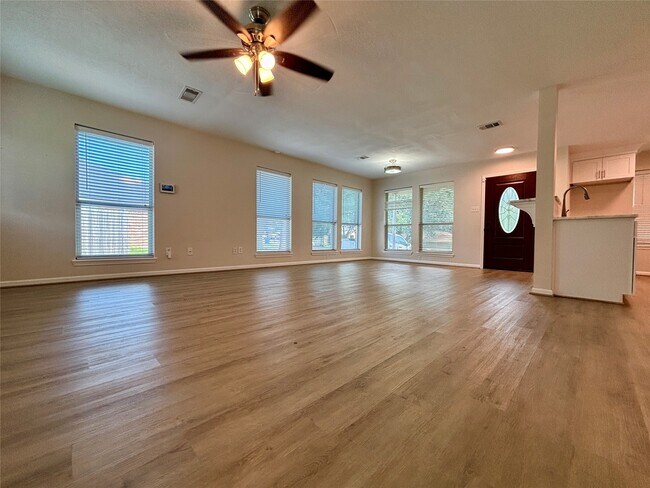 Building Photo - 13019 Skyline Dr