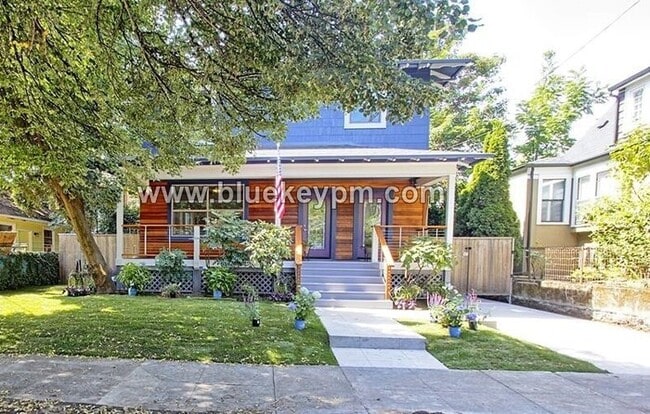 Building Photo - 2 Bed, 1 Bath Unit in Laurelhurst Plex