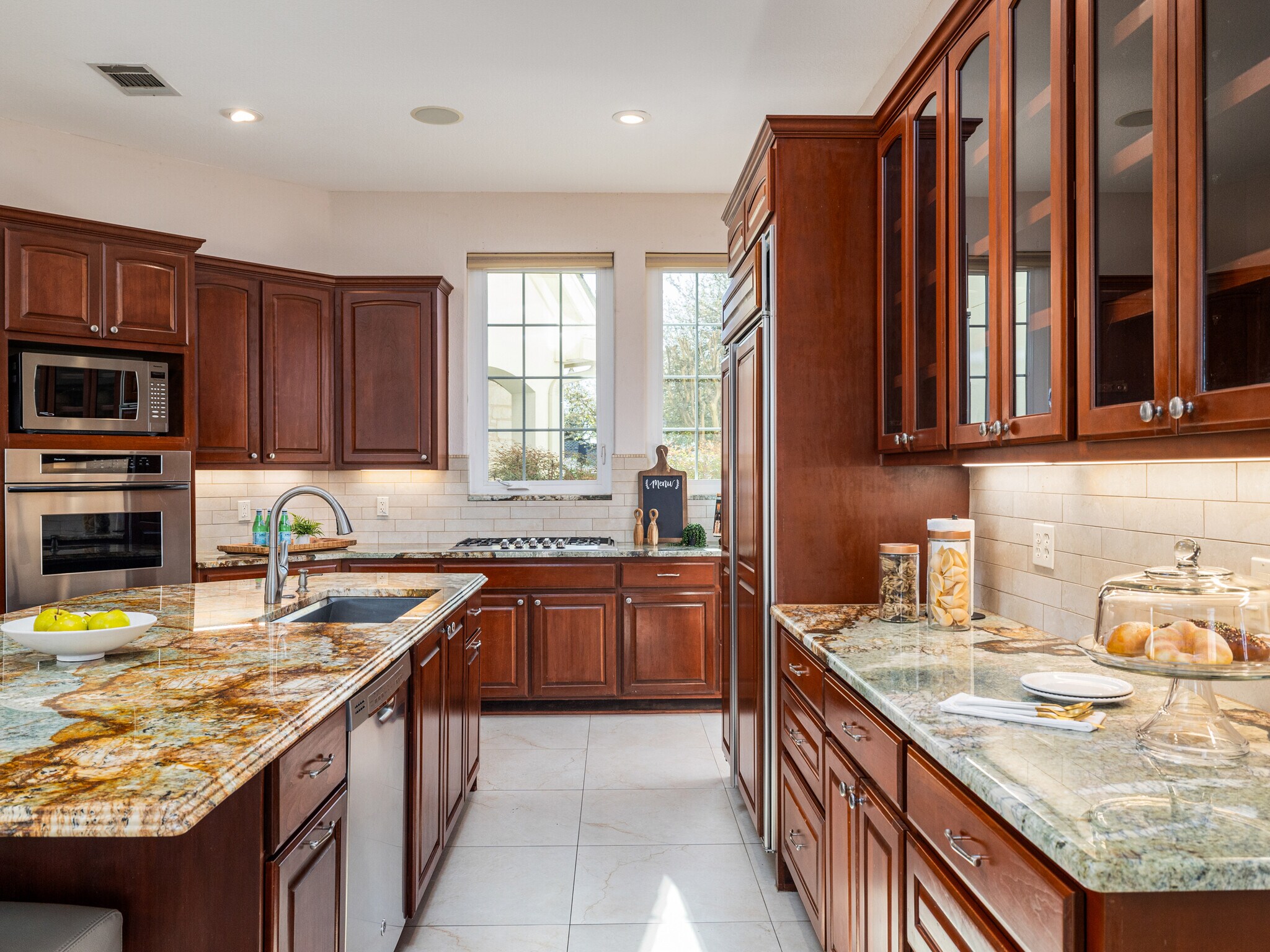 Building Photo - 9805 Big View Dr