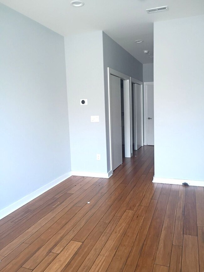 Building Photo - Stunning 4-Bedroom Townhome in Grays Ferry! Available NOW!