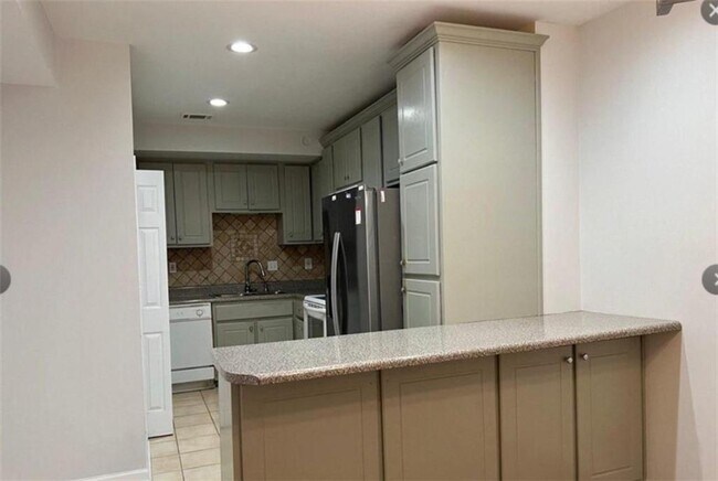 Building Photo - 5495 Royce Dr