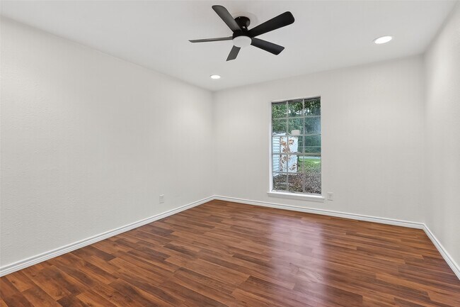 Building Photo - 15353 Arrowhead Bend