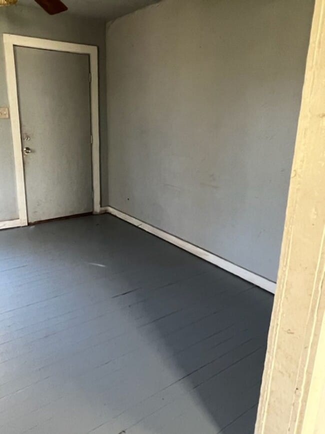 Building Photo - Cute 2 Bedroom House