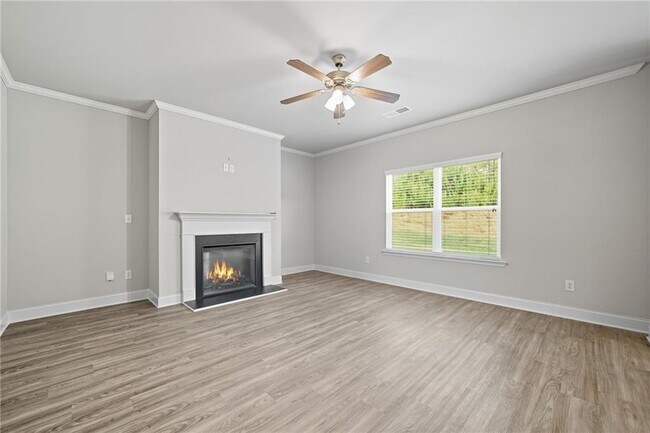 Building Photo - 33 N Village Cir