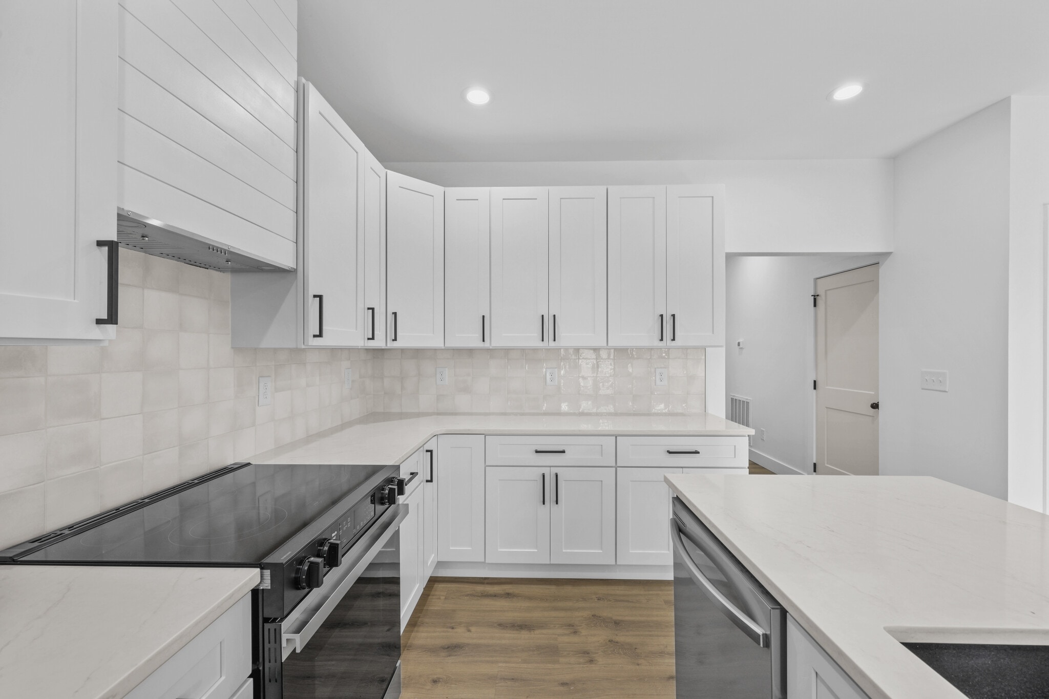 Building Photo - 214 E Morelia Ave