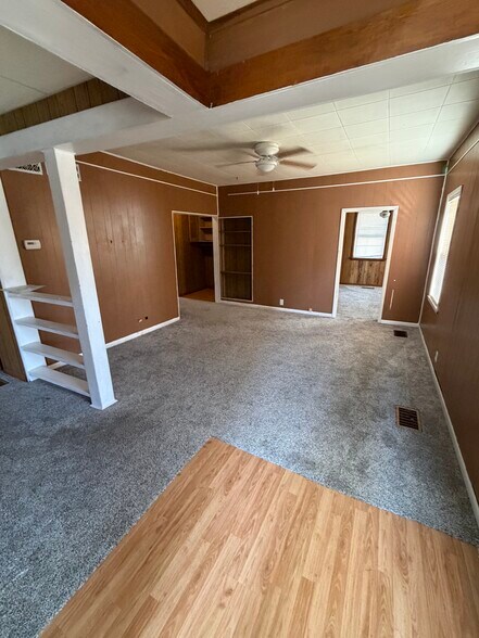 Living room - 2400 Dewitt Ave