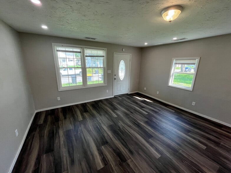 Building Photo - 2433 Morton St