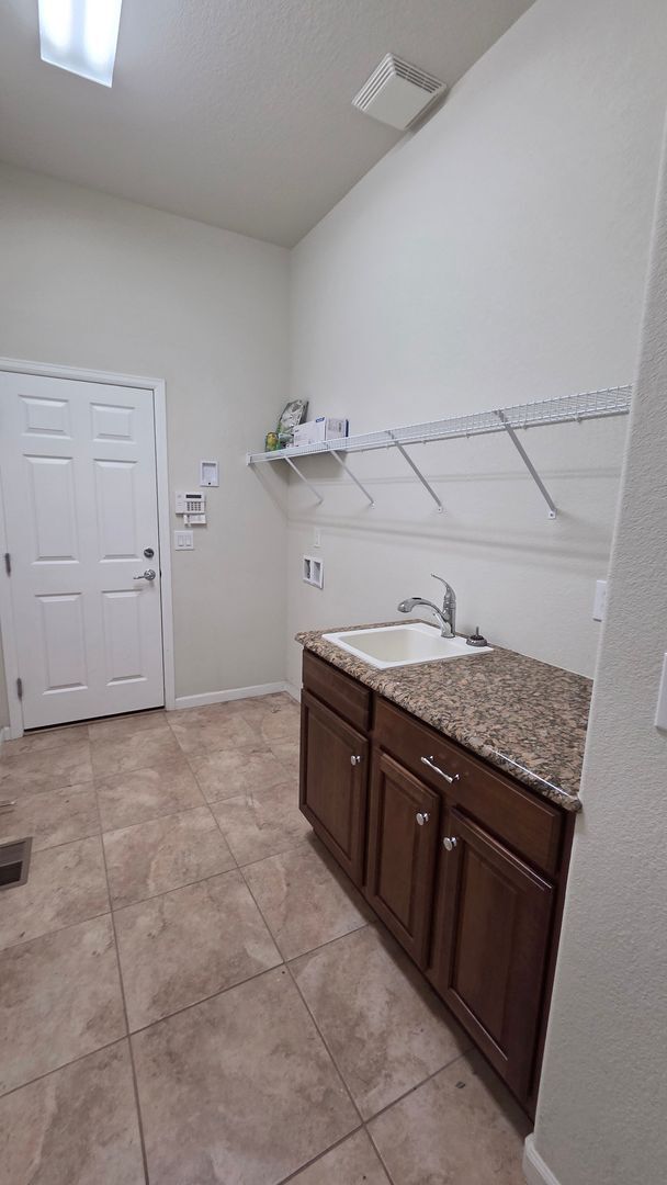 Building Photo - 4 Bedroom 3 Bath Plus Study/Office - Amazing Views! 55+ Only