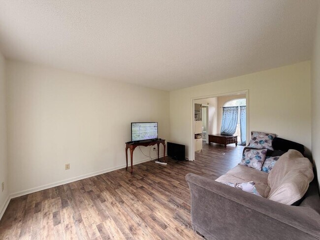 Building Photo - 118 Sunfish Dr