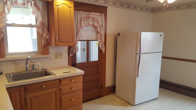 Kitchen - 59 Park Ave