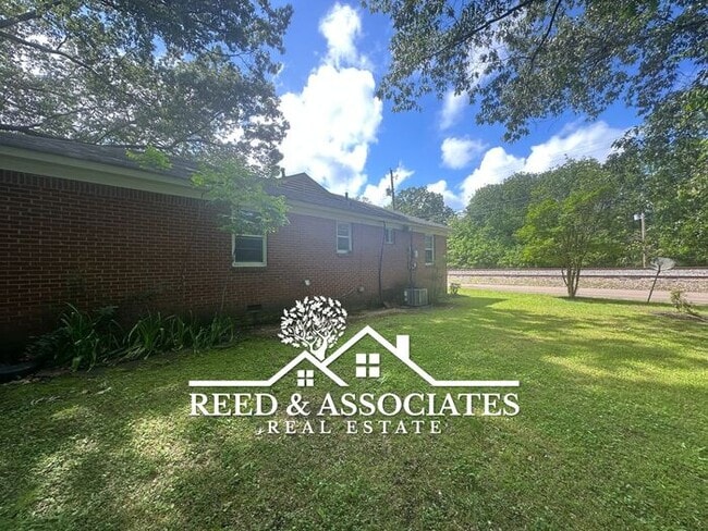 Building Photo - Cozy Collierville Home!!!