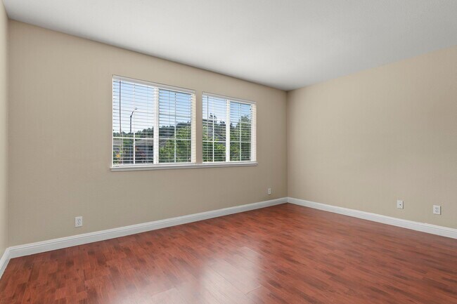 Building Photo - 5220 Peacock Hill Dr