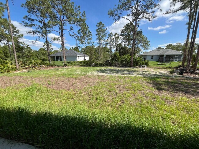 Building Photo - ASK US ABOUT FREE RENT-MOVE IN READY 3/2-L...