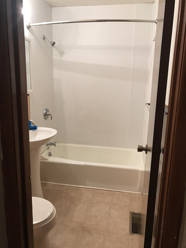 Building Photo - 8126 E Indianapolis St