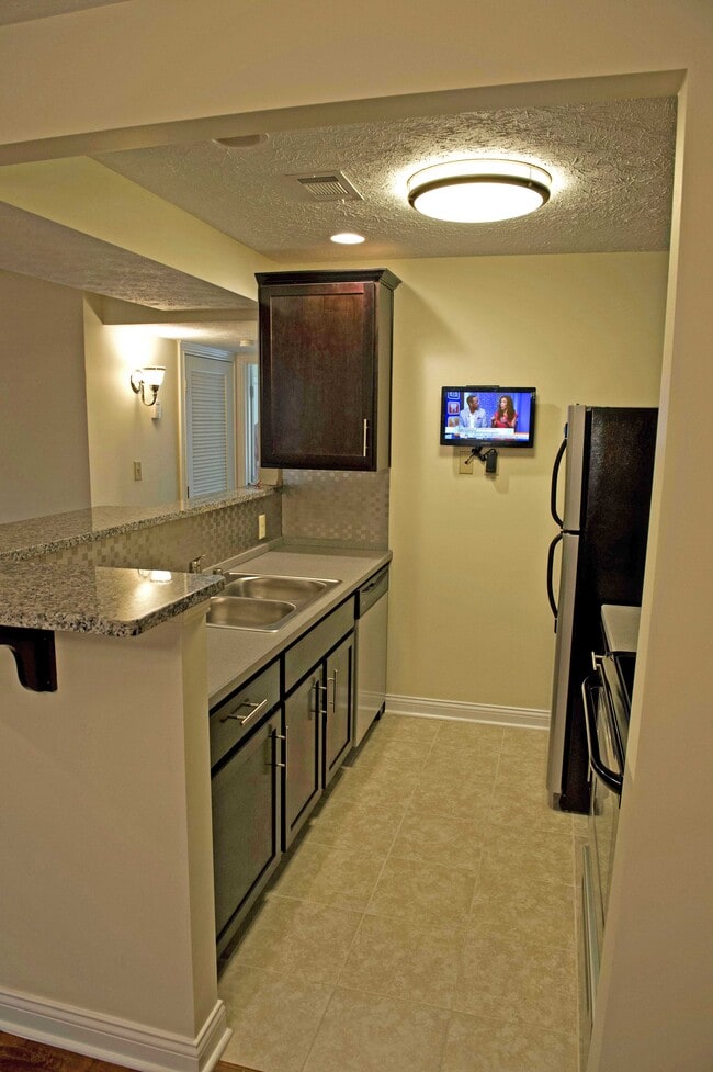 Building Photo - Park Court Apartments