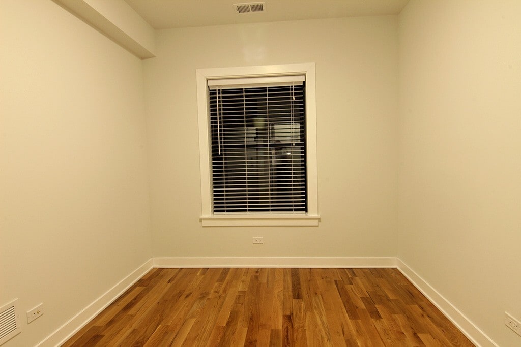 Building Photo - 2209 W Eastwood Ave