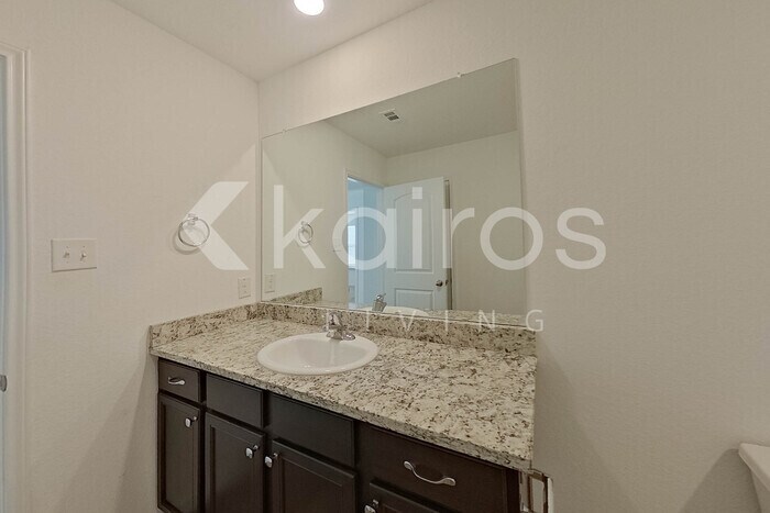 Building Photo - 950 Shady Brk