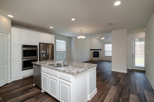 Building Photo - Spectacular and spacious home in Parkside!!