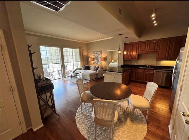 Building Photo - 3225 Turtle Creek Blvd