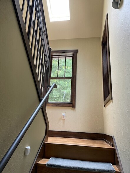Building Photo - 33 Hoyt Rd