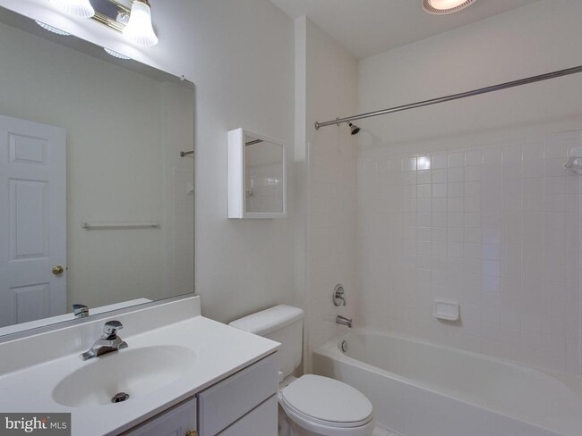 Building Photo - 701 Fitzhugh Way