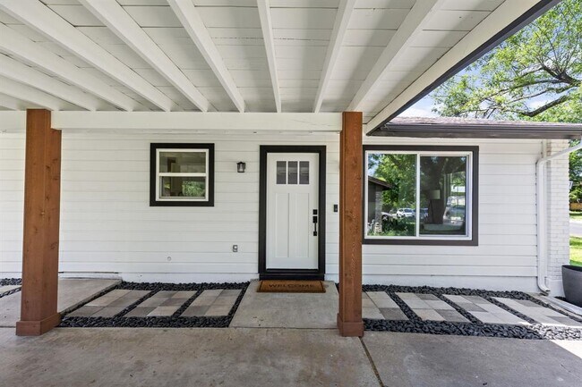 Building Photo - 5803 Blythewood Dr