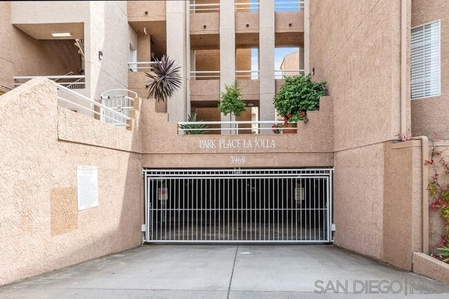 Building Photo - 3969 Mahaila Ave