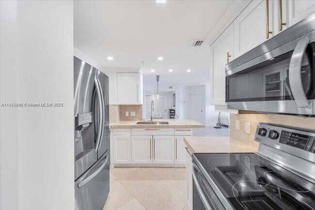 Building Photo - 701 Brickell Key Blvd